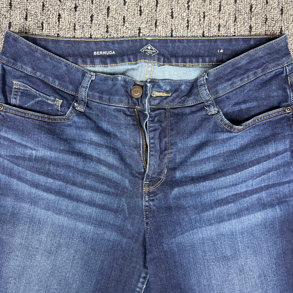 St. Johns Bay Womens Bermuda Denim Shorts Dark Wash Blue 14 Stretch Mid Rise - Picture 2 of 6